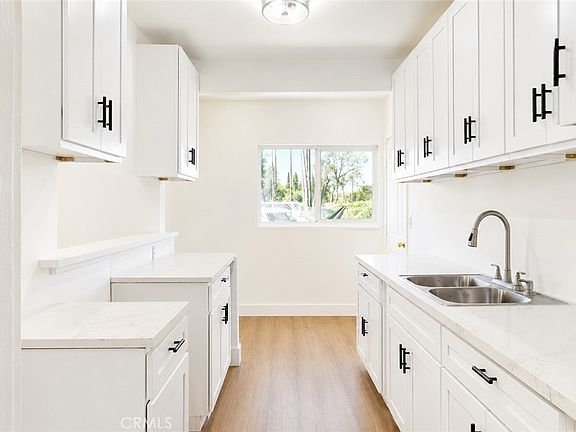 5th image of 3747 Mintern St