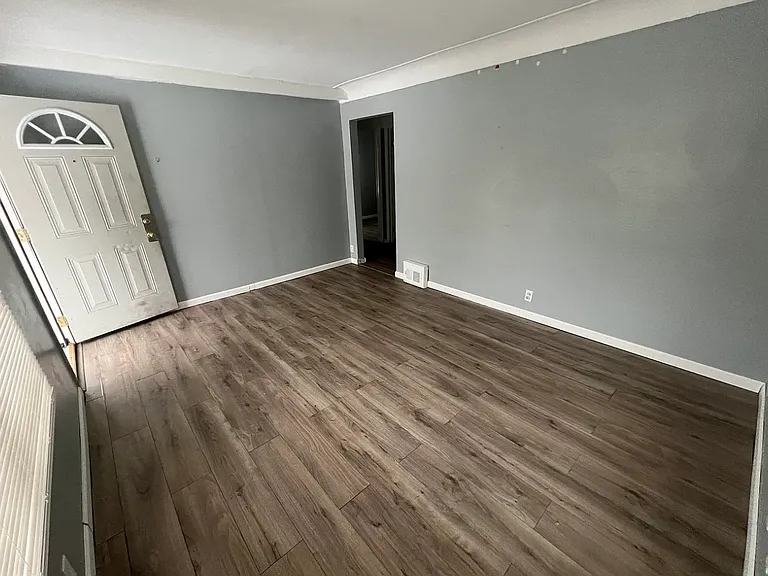 2210 Blades Ave — Photo 5