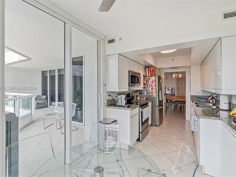 21205 Yacht Club Dr #805 — Photo 10