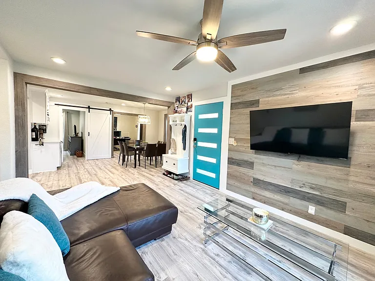 414 Templeton Dr — Photo 6