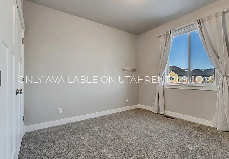 693 Spruce Way — Photo 22
