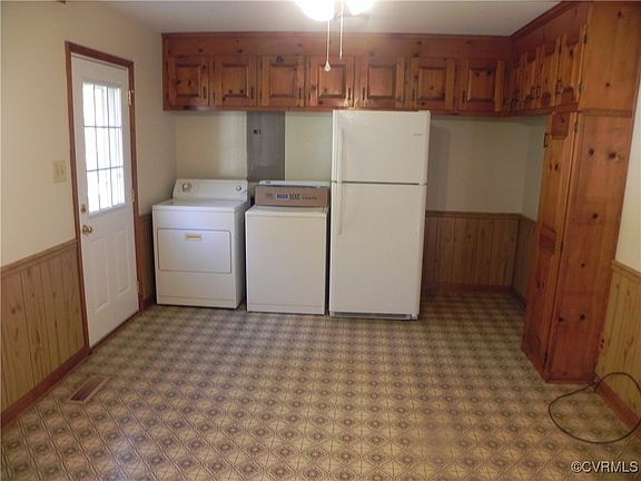 3rd image of 222 N Holly Ave