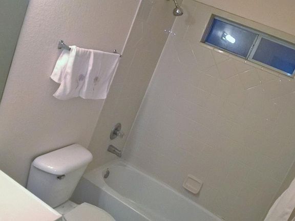 5th image of 913 Madtone Dr