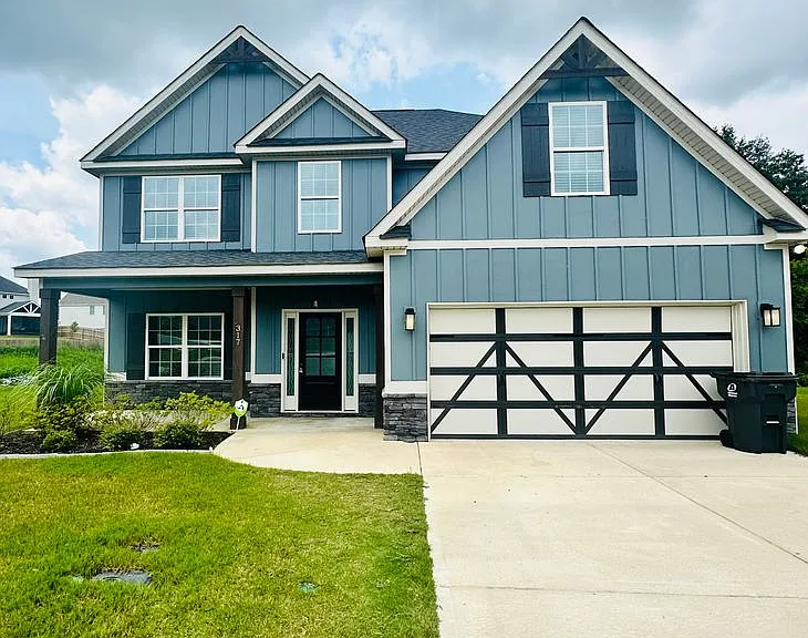 317 Shoshone Cir — Photo 2