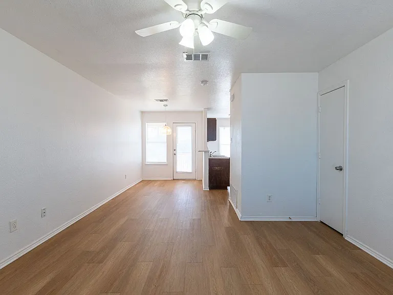 5904 Greengate Dr #D — Photo 8