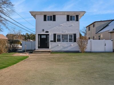42 Madison Drive, Lindenhurst, NY, 11757