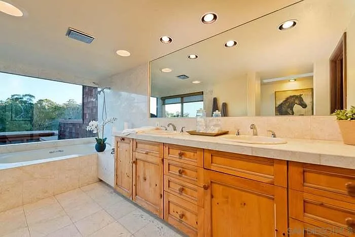 5404 Las Palomas — Photo 2