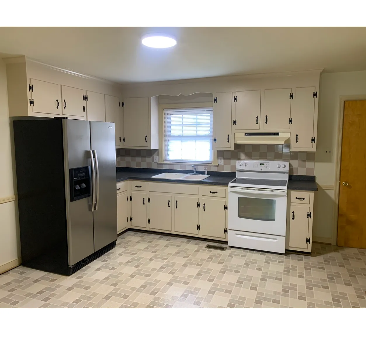 2 bed, 1000 sqft, $1,400 — Photo 3