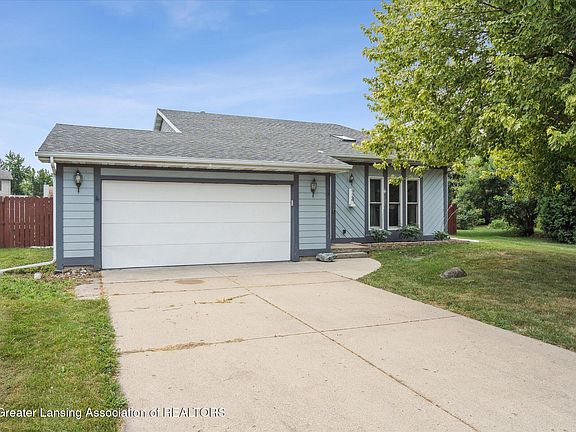 3rd image of 924 Eastwind Cir