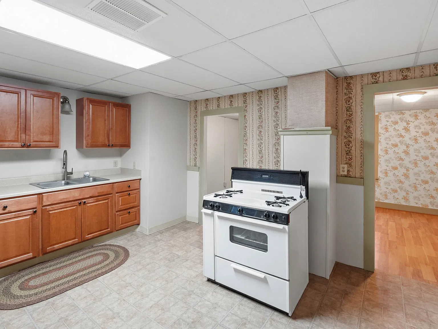 2 bed, $1,600 — Photo 2
