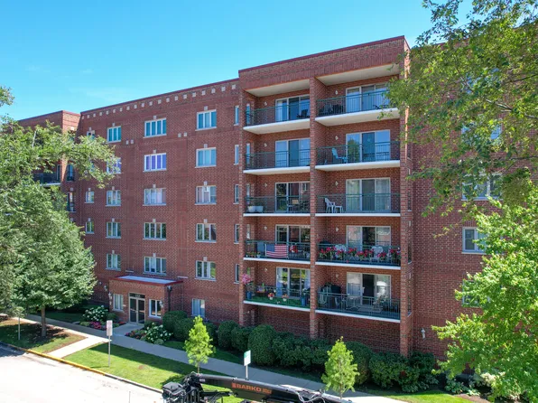 1325 Perry St APT 402, Des Plaines, IL 60016