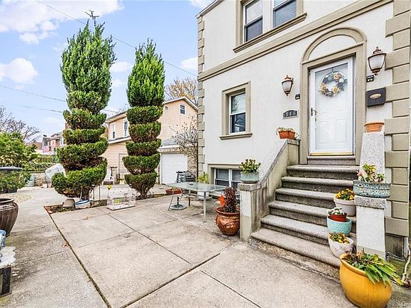 2nd image of 1545 Robertson Pl
