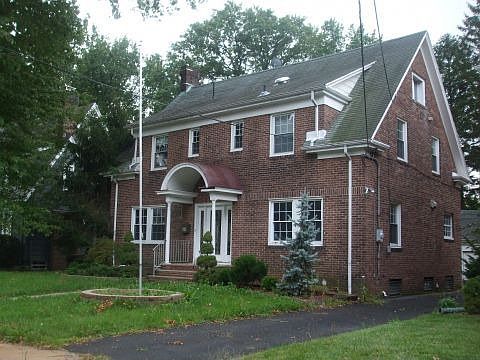 4th image of 572-576 Irvington Ave
