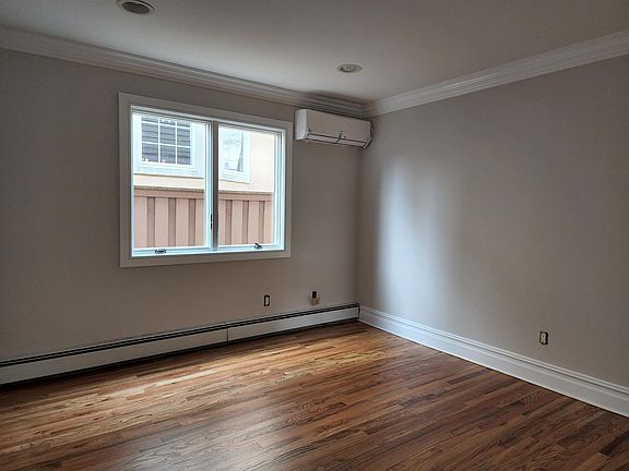4th image of 469 E Olive St