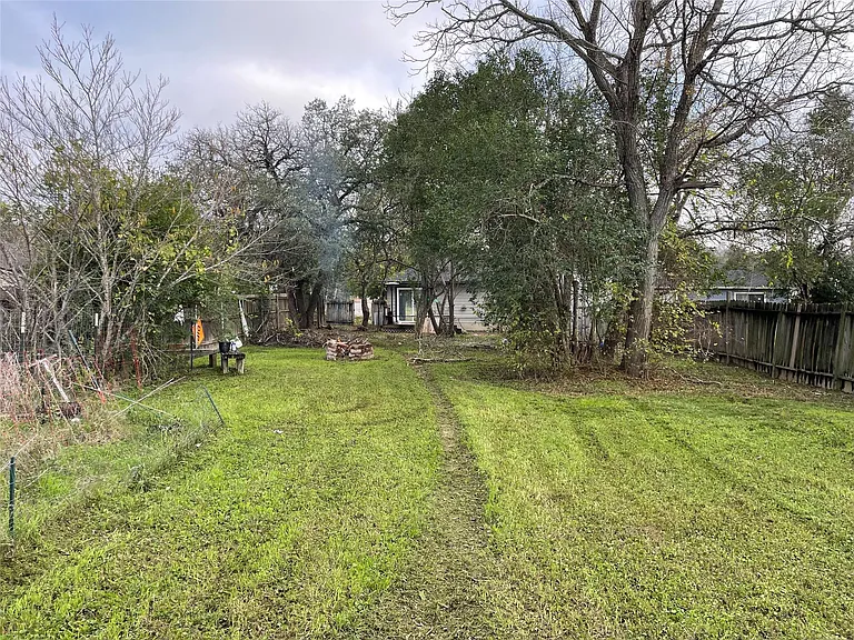 800 Oregon St — Photo 12