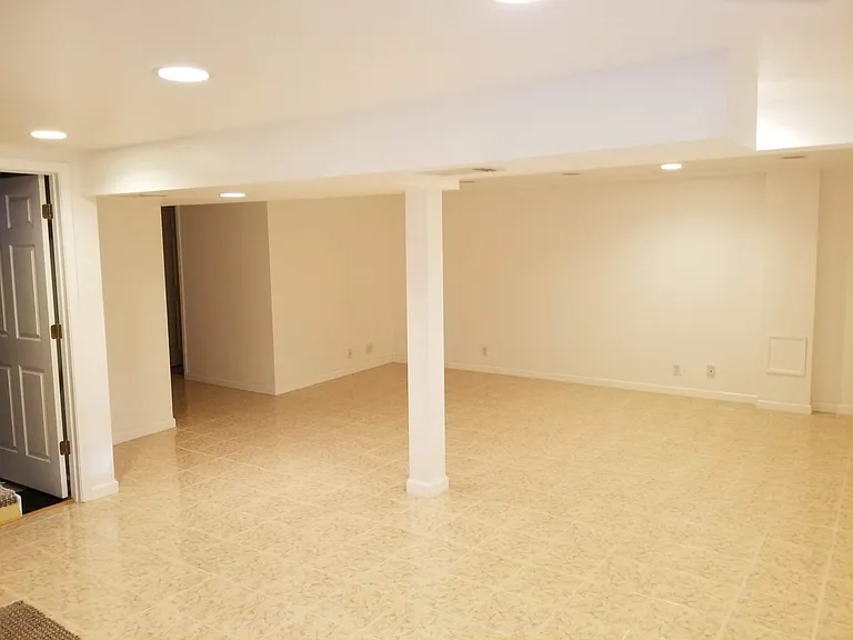 8915 Seneca Ave — Photo 10