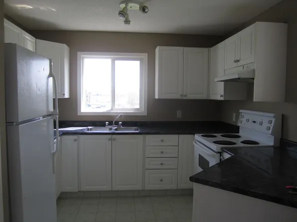 304 Mackenzie Way SW #6313, Airdrie, AB T4B 3H6