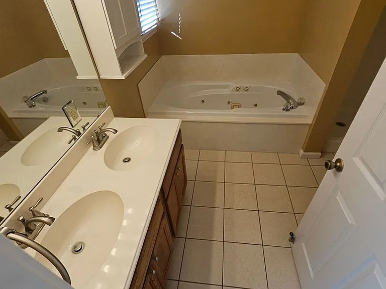 2018 Hickory Dr — Photo 14