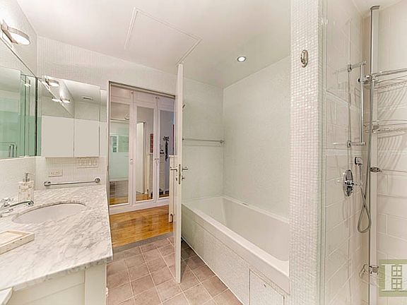 4th image of 21 Astor Pl APT 4F