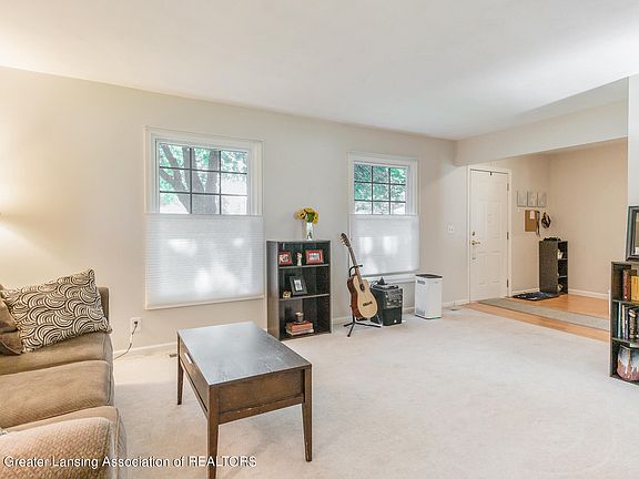 5th image of 4395 Stoneycroft Dr