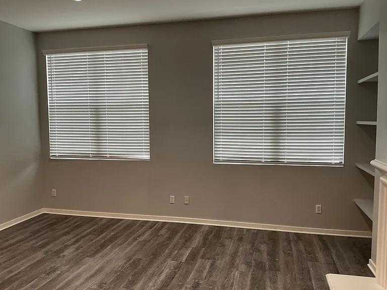 537 W Maple Ave — Photo 33