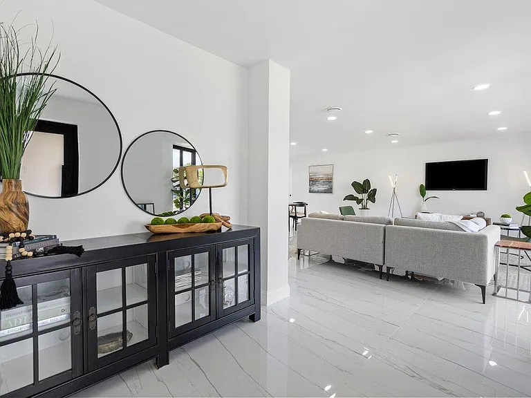 1200 SW 8th St — Photo 5