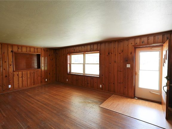 3rd image of 1016 Park Ave