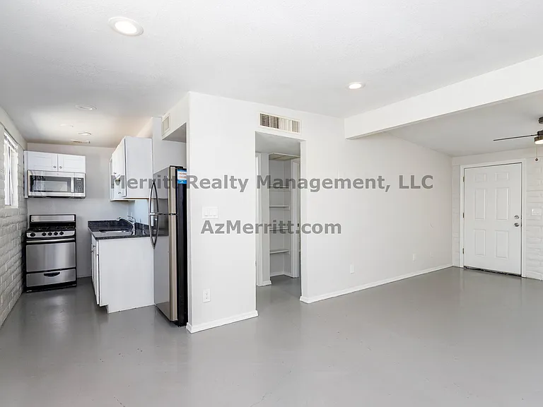 50 W King Rd #11 — Photo 2