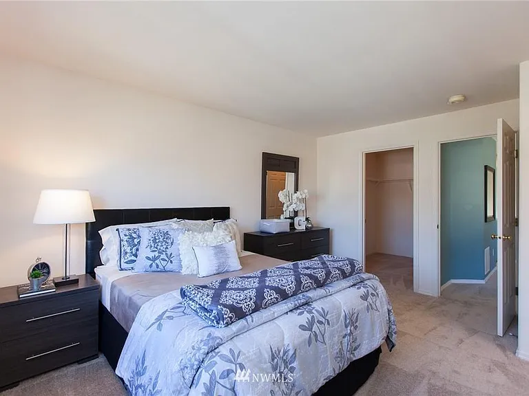 NE 6th Pl — Photo 6