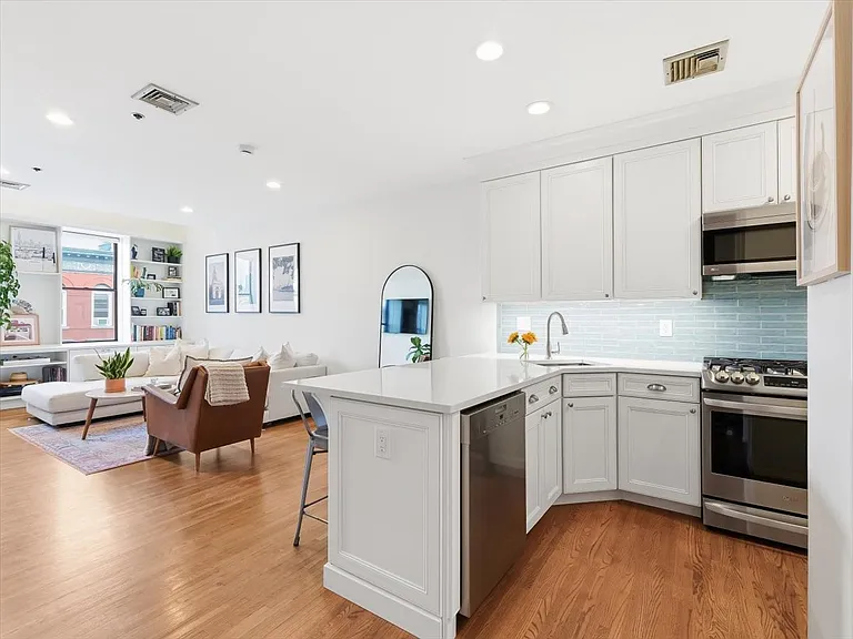 814 Willow Ave #5LF — Photo 5