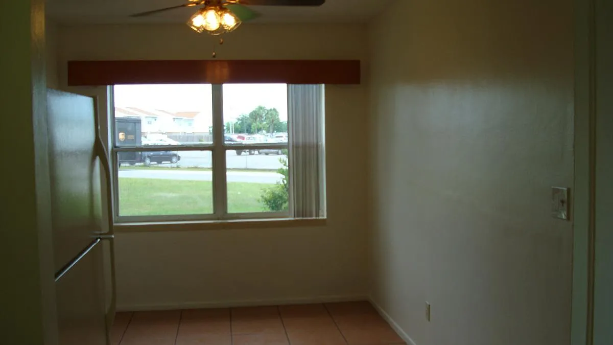 4 bed, 1144 sqft, $2,200 — Photo 2