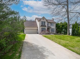 16148 Valcrest Dr, Linden, MI 48451