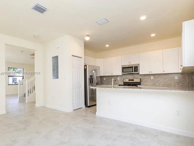 3 bed, 2.5 bath, 1650 sqft, $3,400 — Photo 1