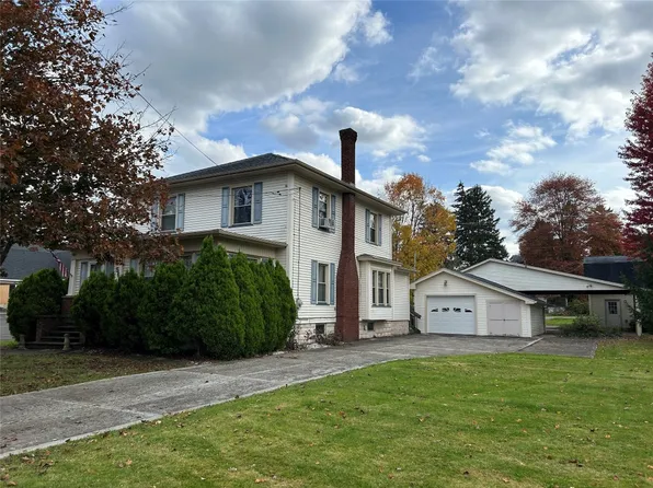 565 Water St, Conneaut Lake, PA 16316