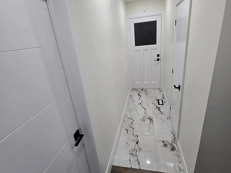 36 Manorglen Cres — Photo 20