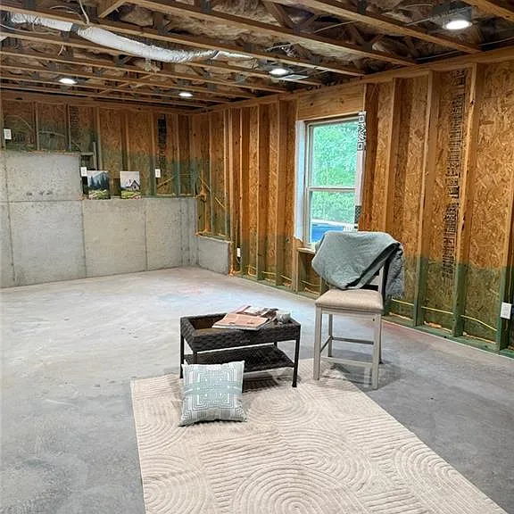 1268 Mitford Ln — Photo 34