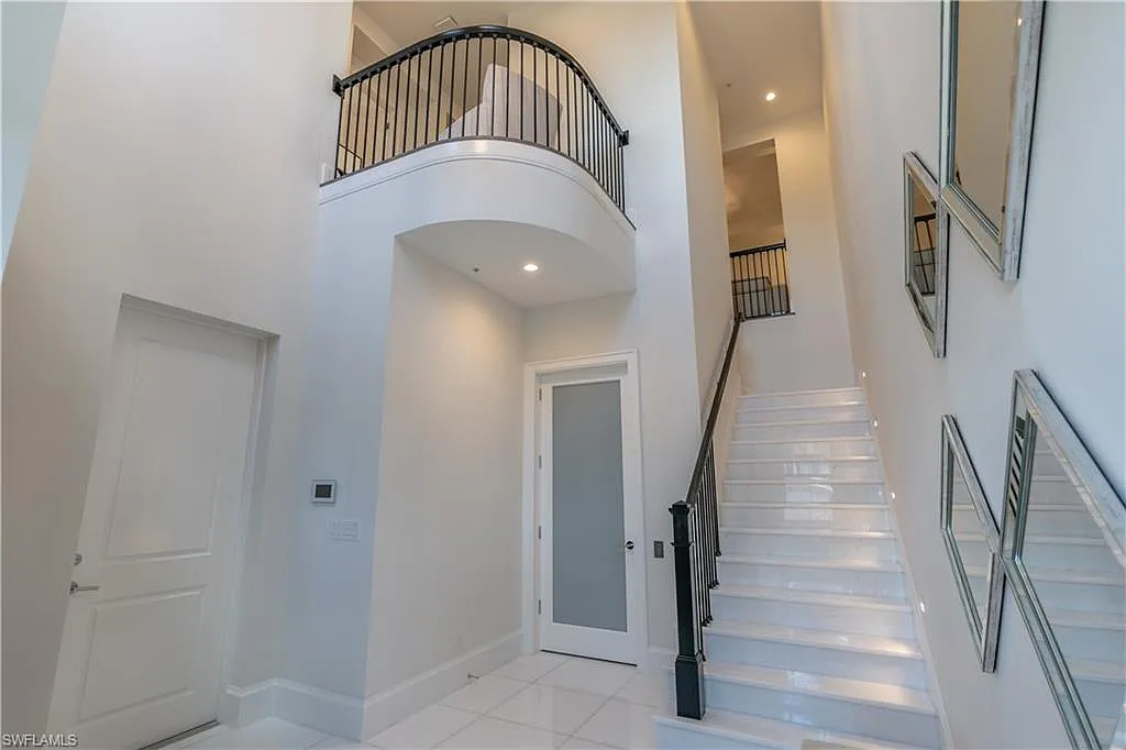 3 bed, 3.5 bath, 3382 sqft, $20,000 — Photo 3