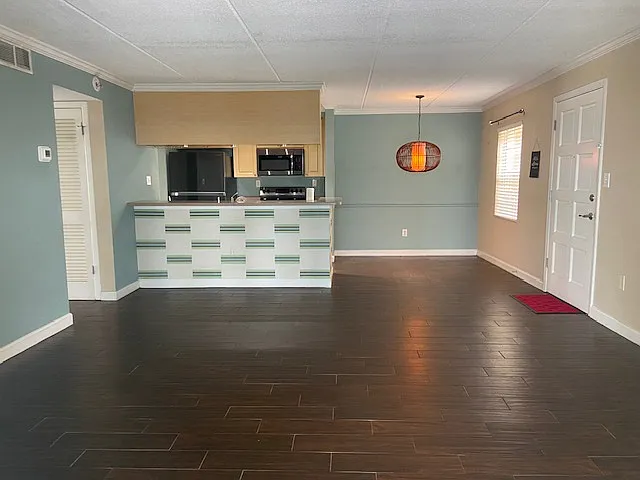 Charming Condo in Westshore ? South Tampa Living at Its Best — Photo 4