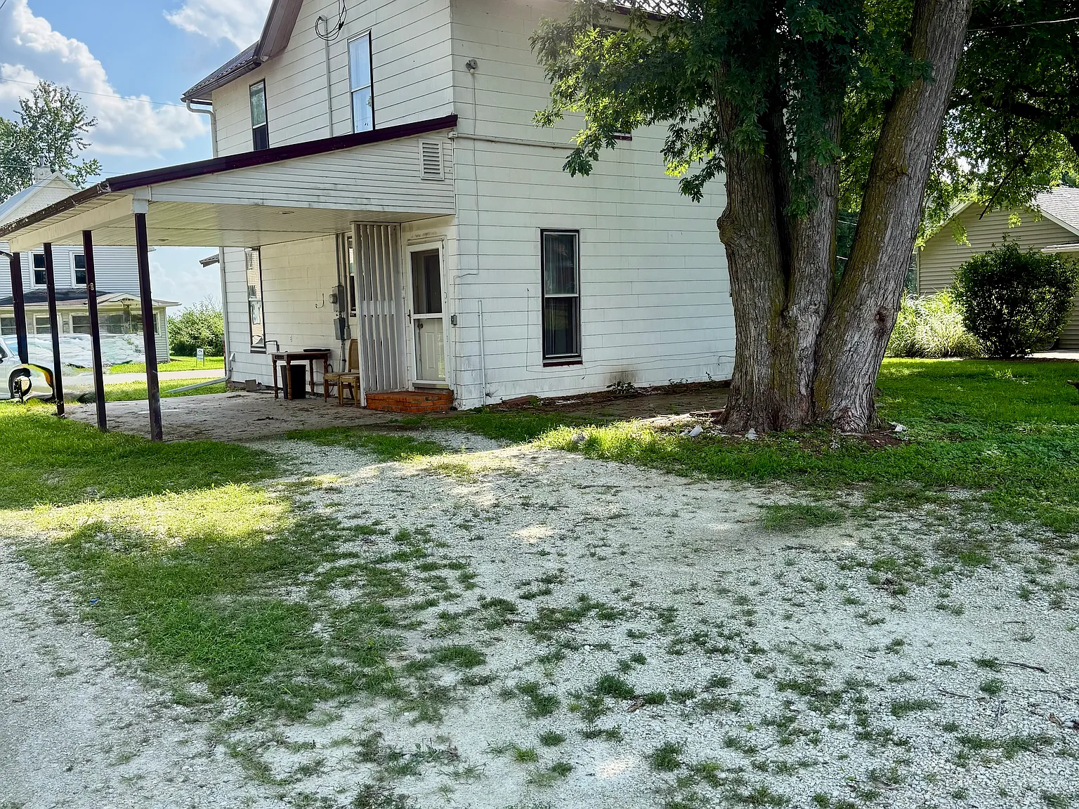 3 bed, 1356 sqft, $725 — Photo 2