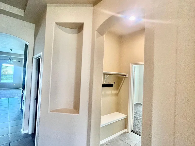 2025 Lake Vista Dr — Photo 5