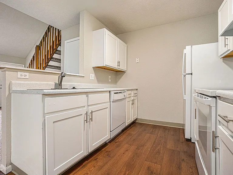 The Vista Apartments and Townhomes — Photo 3