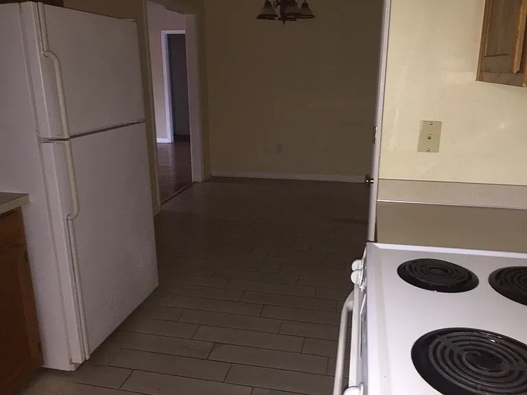 818 Bentley Dr — Photo 6