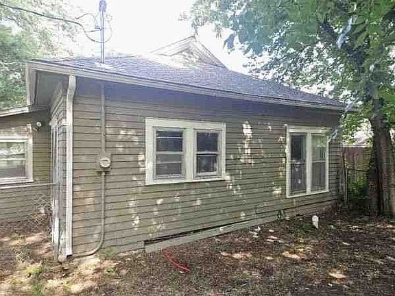 3rd image of 118 N Chestnut St