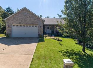 6016 Plantation Dr, Hillsboro, MO 63050