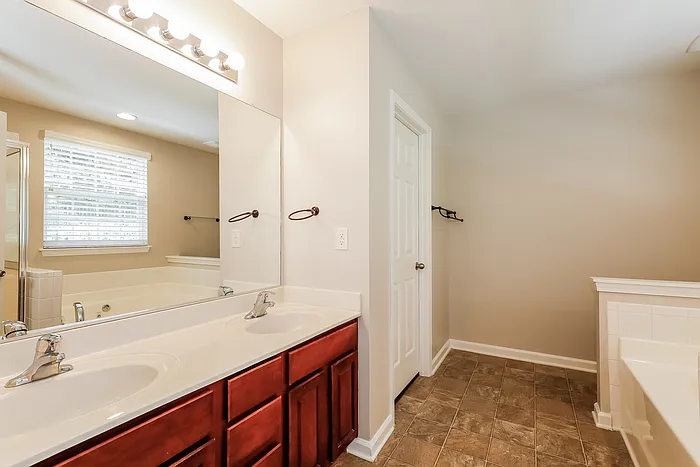 130 N Arcadian Way — Photo 9