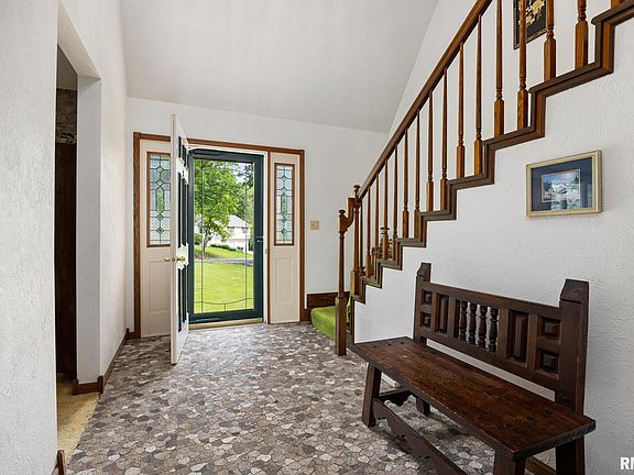 4th image of 102 Bittersweet Ln