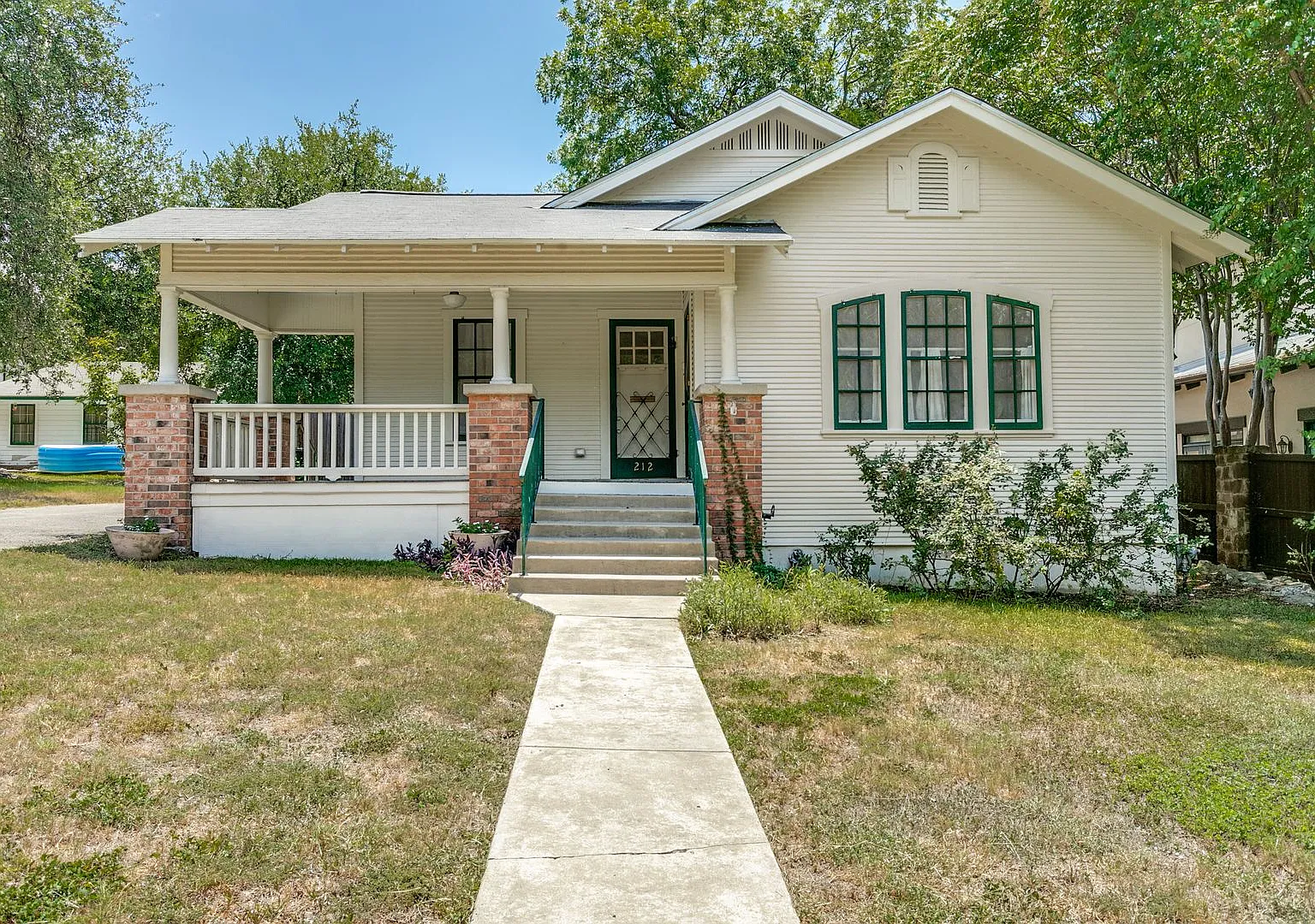 4-Bedroom In Alamo Heights — Photo 1