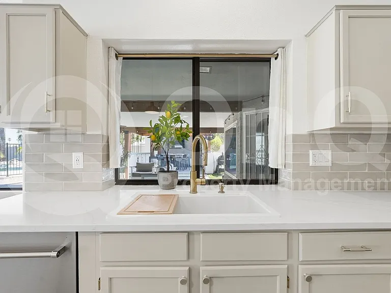 401 S Tiago Dr — Photo 20