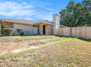 2114 Windhurst Dr, Arlington, TX 76015