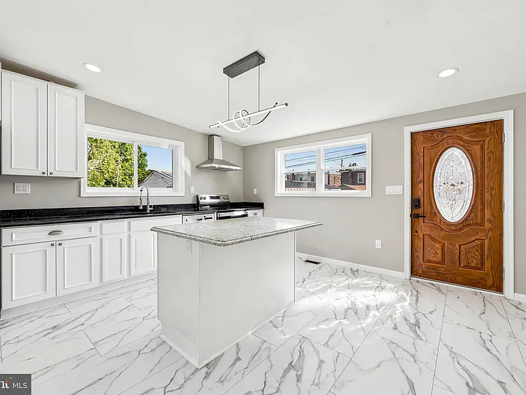 1015 McClenahan Ter — Photo 7